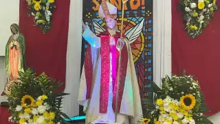 Vecinos de la colonia San Luis Obispo, en Calkiní, participaron en la novena de la bajada de su santo patrono.