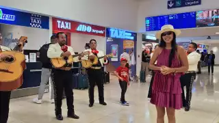 Familiares reciben con mariachi a Emiré Arrellano, Miss Universo Yucatán, al retornar deTabasco