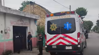 Trabajador queda con la mano atrapada en una revolvedora de masa en Tetiz