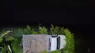 Hombre y dos menores lesionados en aparatoso accidente