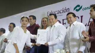 Joaquín Díaz Mena reconoce a mil 500 alumnos del Conalep en Mérida durante su ceremonia de graduación