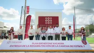 Joaquín Díaz Mena entrega los trabajos de rehabilitación de la cancha de fútbol 7 en Xocchel