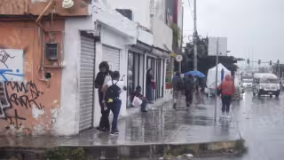 La Comisión Nacional del Agua informó que la Onda Tropical 10 ingresará a territorio nacional por el sur de la Península