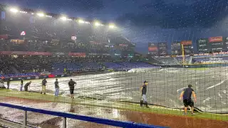 Lluvia interrumpe emocionante duelo entre Sultanes y Diablos en Monterrey ¿cuándo se reanuda?