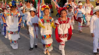 Escuela de Hopelchén fortalece tradiciones con cabeza de cochino por el Día de las Madres
