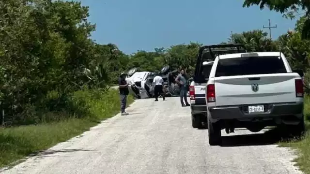 Mueren empleados de empresa carmelita en volcadura cerca de Calax