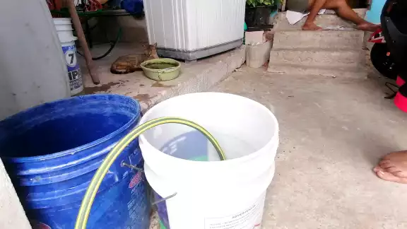 Habitantes señalaron que en la zona es común la escasez y que suele haber poca presión, lo que complica las tareas diarias Habitantes señalaron que en la zona es común la escasez y que suele haber poca presión, lo que complica las tareas diarias