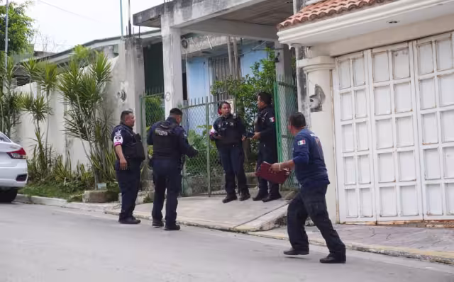 Rescatan con vida a hombre en la colonia Jardines