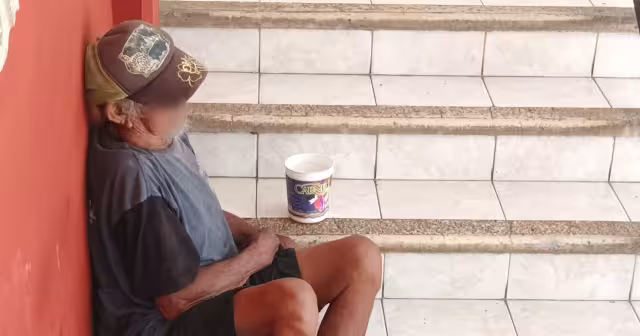 Abuelitos piden monedas en Motul, principalmente a los turistas