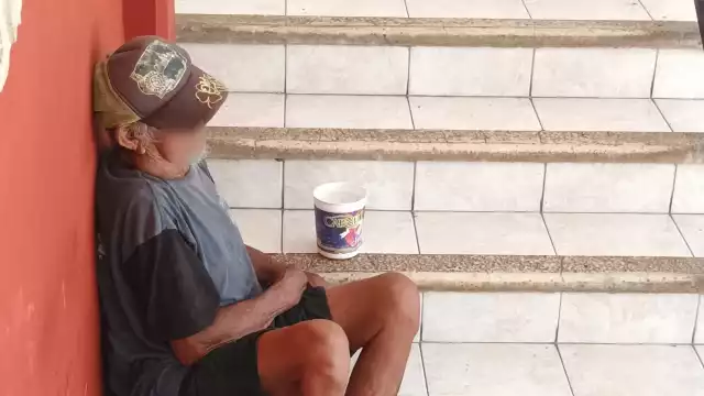 Abuelitos piden monedas en Motul, principalmente a los turistas