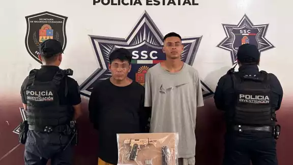 Fueron sorprendidos intercambiando bolsitas de plástico con vegetal verde Fueron sorprendidos intercambiando bolsitas de plástico con vegetal verde