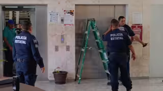 Corte de luz deja a dos personas atrapadas en elevador del Palacio de Gobierno en Campeche