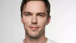 Nicholas Hoult es un talento que tuvo sus inicios en la televisión