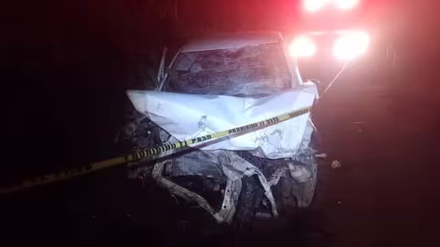 El conductor de la camioneta falleció de forma inmediata al quedar prensado