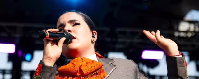 Camila Fernández tuvo un error en el Himno Nacional