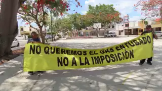 Vecinos denuncian que empleados de la gasera están merodeando el fraccionamiento Pensiones