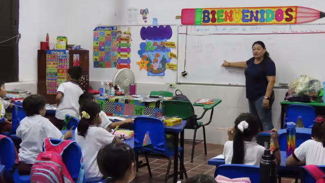 SEQ suspende clases en todos los niveles educativos este jueves y viernes como medida preventiva por acercamiento de Huracán “Beryl”
