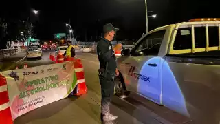 Conductor huye de alcoholímetro y lesiona a dos policías en la CDMX