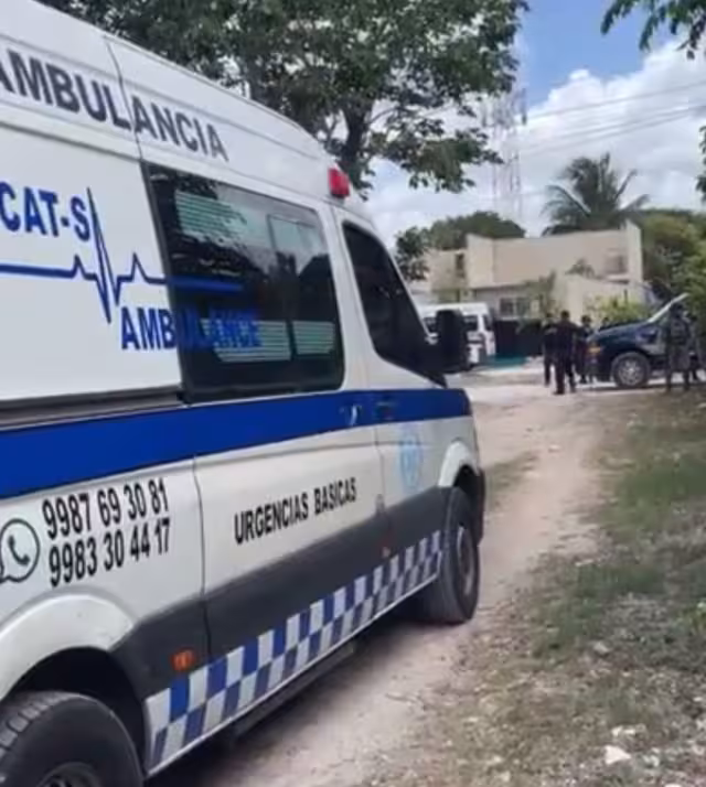 La mujer fue trasladada en condición delicada al Hospital General de Cancún