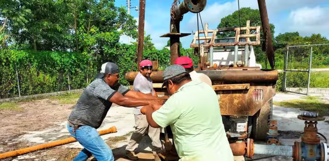 Habitantes de Paraíso Nuevo llevan 15 días sin agua potable debido a que la bomba y el motor del sistema se quemaron por apagones.