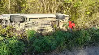 Accidente en carretera Valladolid-Felipe Carrillo Puerto, deja años materiales superiores a los 30 mil pesos