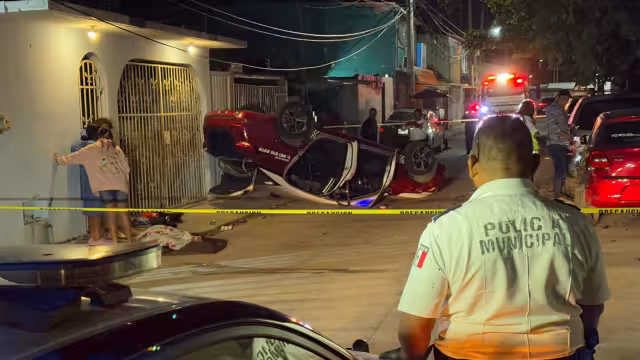 Paramédicos atendieron a la pasajera y al taxista