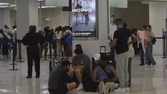 El aeropuerto de Cancún disminuyó sus operaciones este lunes