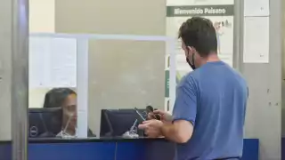 De acuerdo con testimonios de colombianos y argentinos, a pesar de mostrar sus documentos, son retenidos e incomunicados