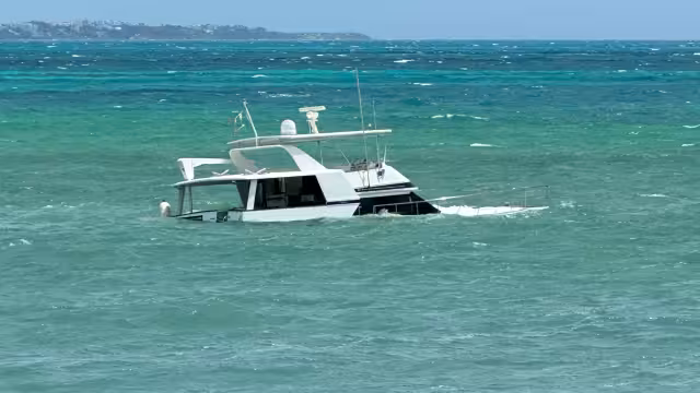 Autoridades marítimas auxiliaron a dos personas por crisis nerviosa