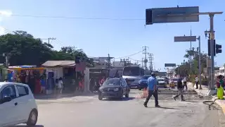 Compras navideñas y obras del transporte Ko'ox complican el tráfico en Campeche