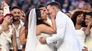 Pareja que se casó en el show del medio tiempo del Super Bowl le agradeció a Bad Bunny