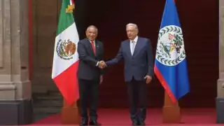 Andrés Manuel López Obrador y el Primer Ministro de Belice, Juan Antonio Briceño