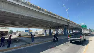 Paramédicos auxiliaron al hombre antes de llevarlo a un hospital