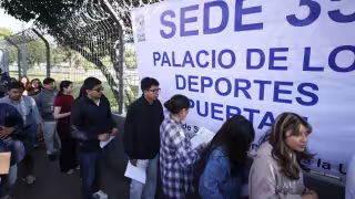 Este lunes, miles de jóvenes comenzaron a realizar el examen de control presencial en la Ciudad de México