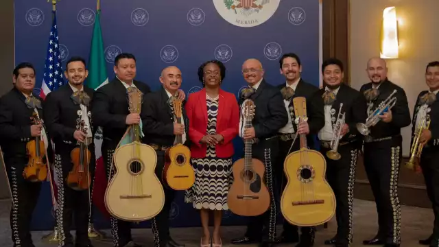 Dorothy Ngutter se despidió del Consulado acompañada de mariachi