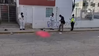 Mujer muere en brutal choque entre motocicleta y automóvil en Cancún