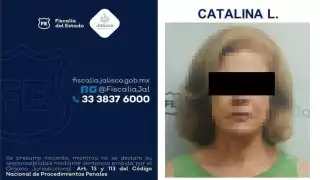 Mujer que arrastró a su perro por la calle es vinculada a proceso por presunto maltrato animal.