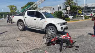 Choque en Ciudad del Carmen deja dos jóvenes heridos