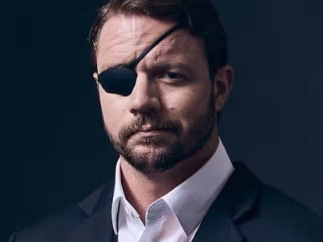 Daniel Reed Crenshaw, político y exmarino de la Cámara de Representantes de Estados Unidos.