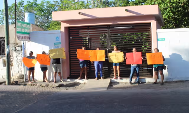 Padres protestaron para exigir respuestas sobre los supuestos rituales de brujería