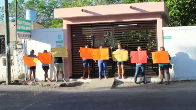 Padres protestaron para exigir respuestas sobre los supuestos rituales de brujería