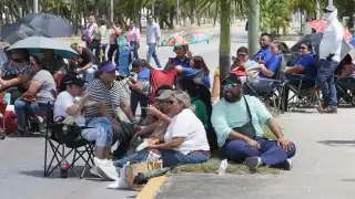 ras una reunión, profesores levantaron el plantón que tenían en las instalaciones de la SEQ en Cancún, desde el 26 de febrero
