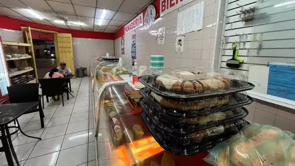 Luego del 6 de enero, las tradicionales Roscas de Reyes, comienzan a rematarse en supermercados y panaderías del Centro de Mérida Luego del 6 de enero, las tradicionales Roscas de Reyes, comienzan a rematarse en supermercados y panaderías del Centro de Mérida
