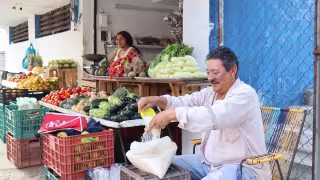 Las fruterías son los establecimientos que registran más afluencia.