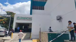 Derechohabientes del IMSS recriminaron a directivos por falta de médicos  