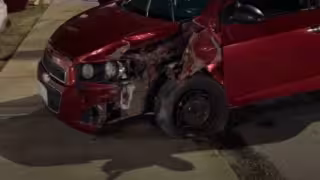 Conductor ebrio estrella su vehículo en Campeche y huye del lugar