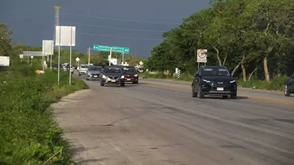 El problema principal son los desechos que tiran viajeros en carreteras de Yucatán El problema principal son los desechos que tiran viajeros en carreteras de Yucatán