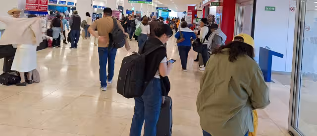 Es el segundo día que se registran vuelos retrasados