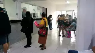 Los estafadores realizan cobros indebidos por trámites oficiales a los usuarios locales