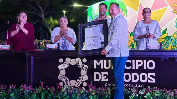 El "Pulpo" recibió la Medalla al Mérito Ciudadano durante la ceremonia cívica. El "Pulpo" recibió la Medalla al Mérito Ciudadano durante la ceremonia cívica.
